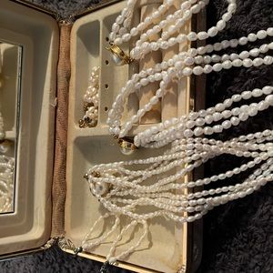 Set of freshwater pearl jewelry